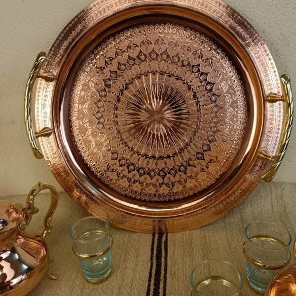 Plateau en cuivre rouge gravé – diamètre 45 cm