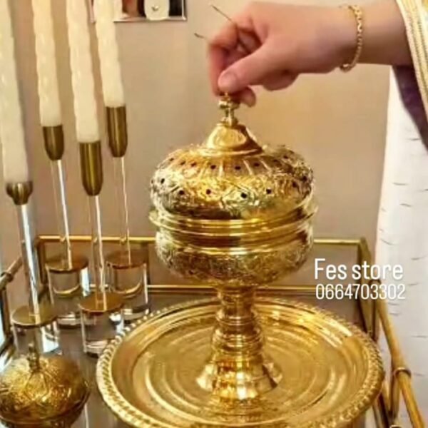 Un encensoir avec Deux vaporisateurs et Une élégante boîte